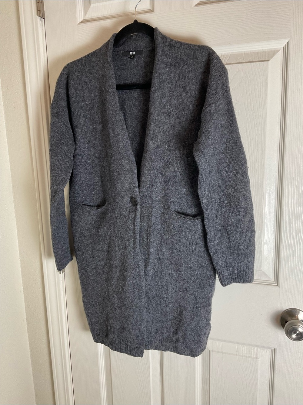 Uniqlo 100% Wool Gray Cardigan Sweater size XSMALL - Picture 2 of 12